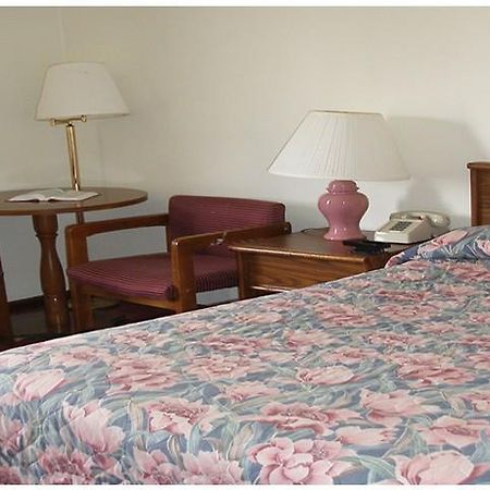 Red Carpet Inn Hillsville Habitación foto